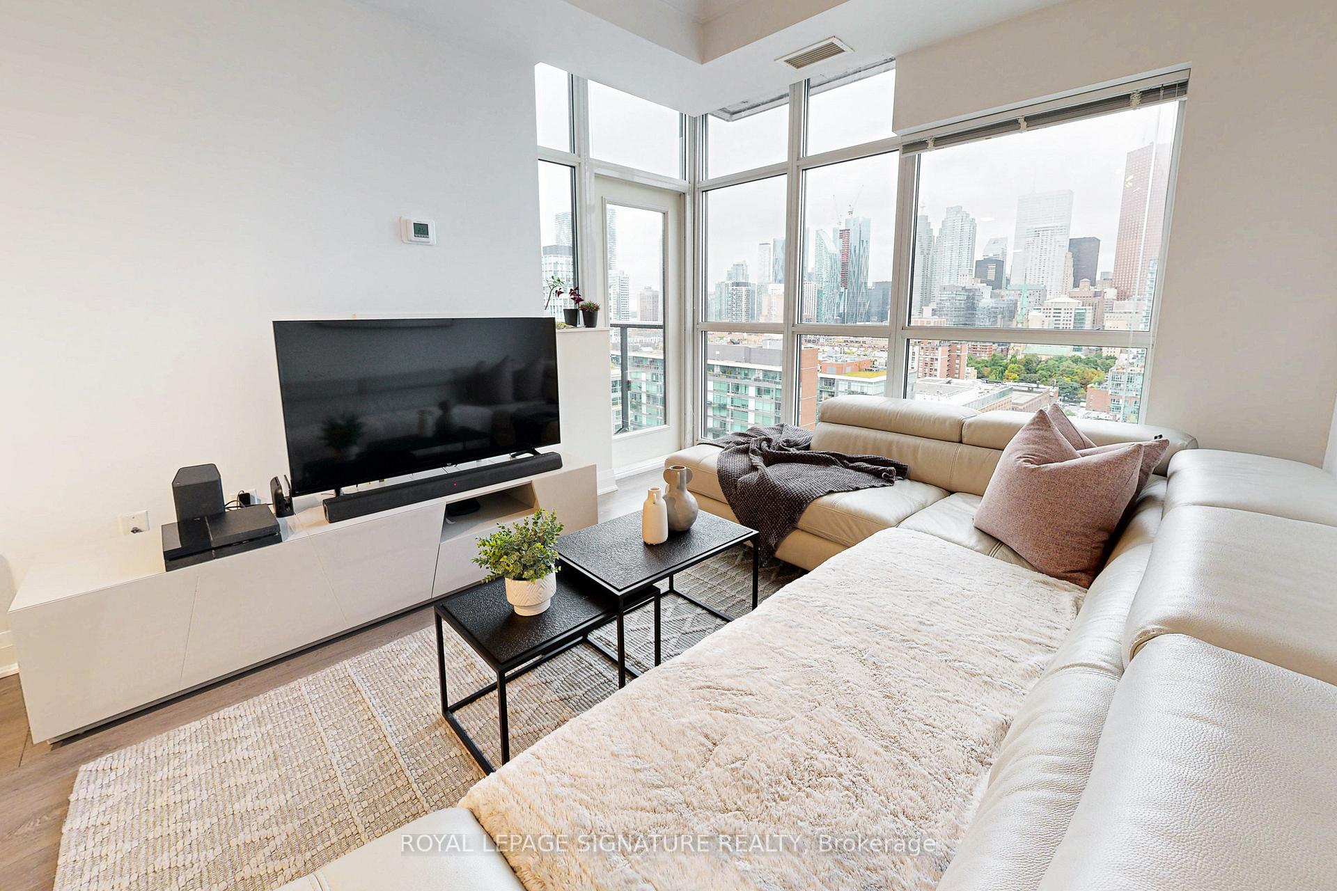 Photo 15 of Unit PH11, 400 Adelaide Street E, Toronto, Moss Park — HOMEH
