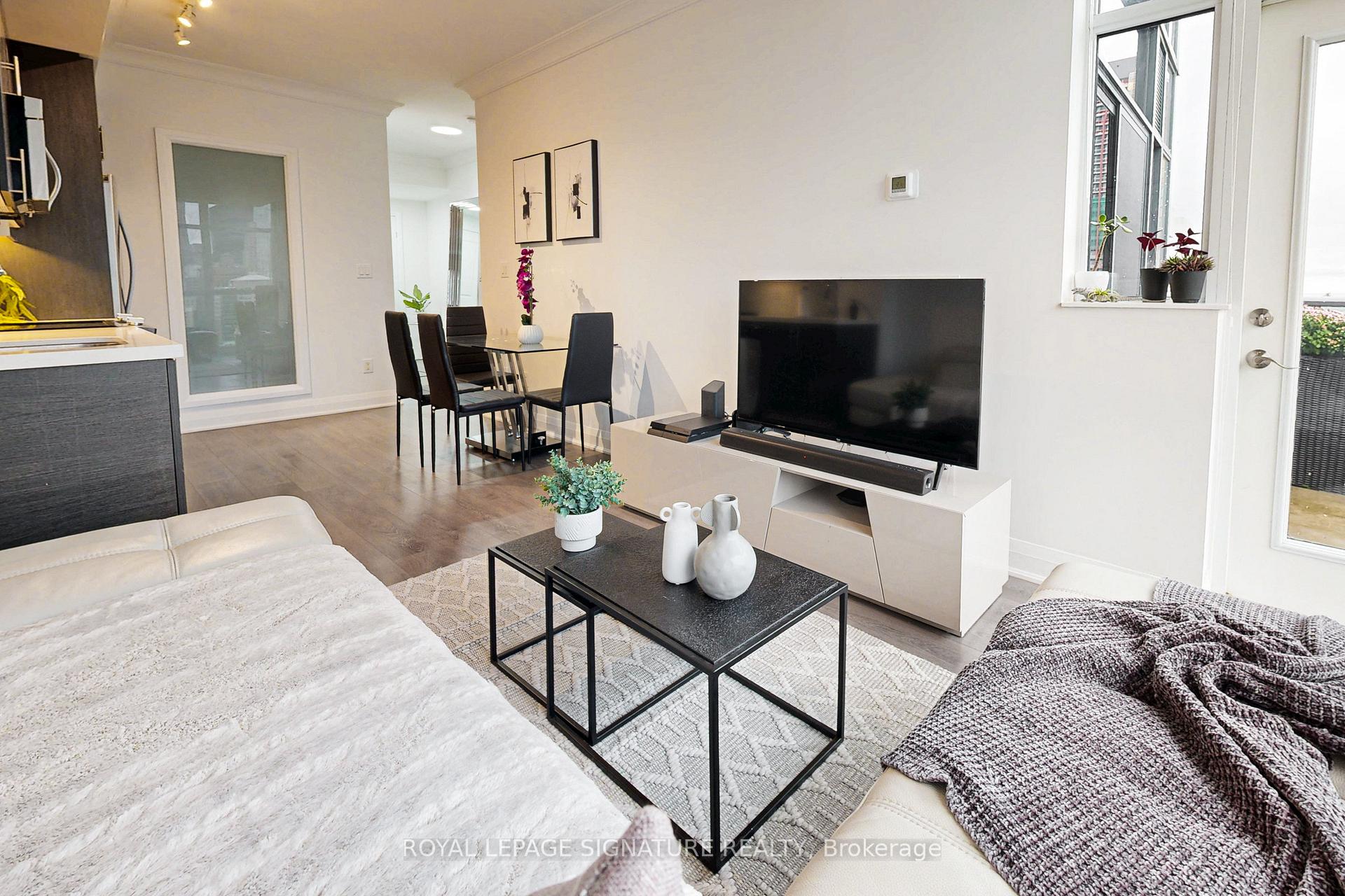 Photo 7 of Unit PH11, 400 Adelaide Street E, Toronto, Moss Park — HOMEH