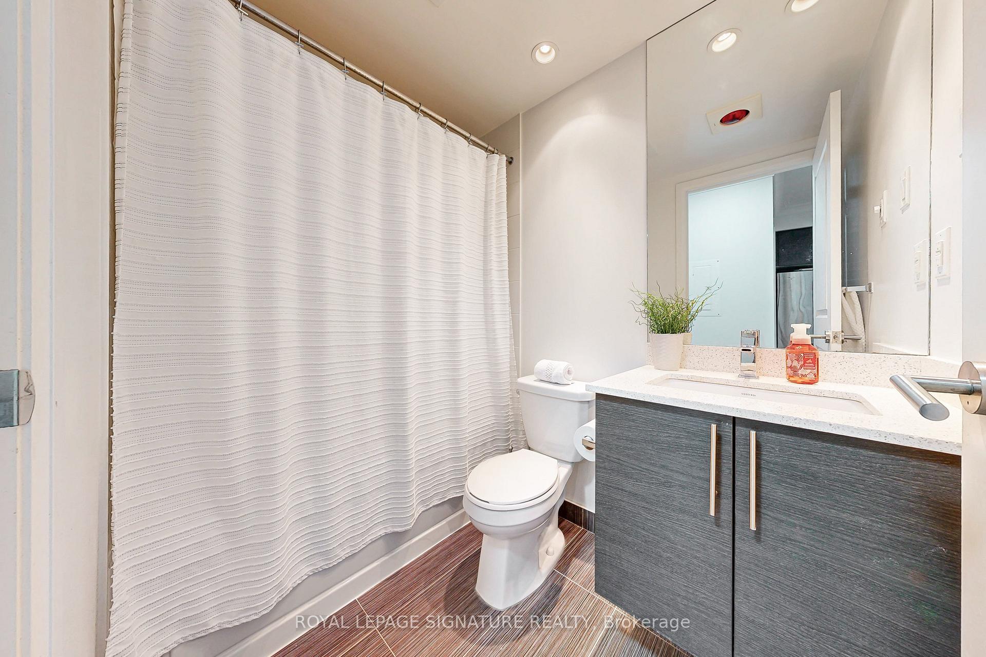 Photo 8 of Unit PH11, 400 Adelaide Street E, Toronto, Moss Park — HOMEH