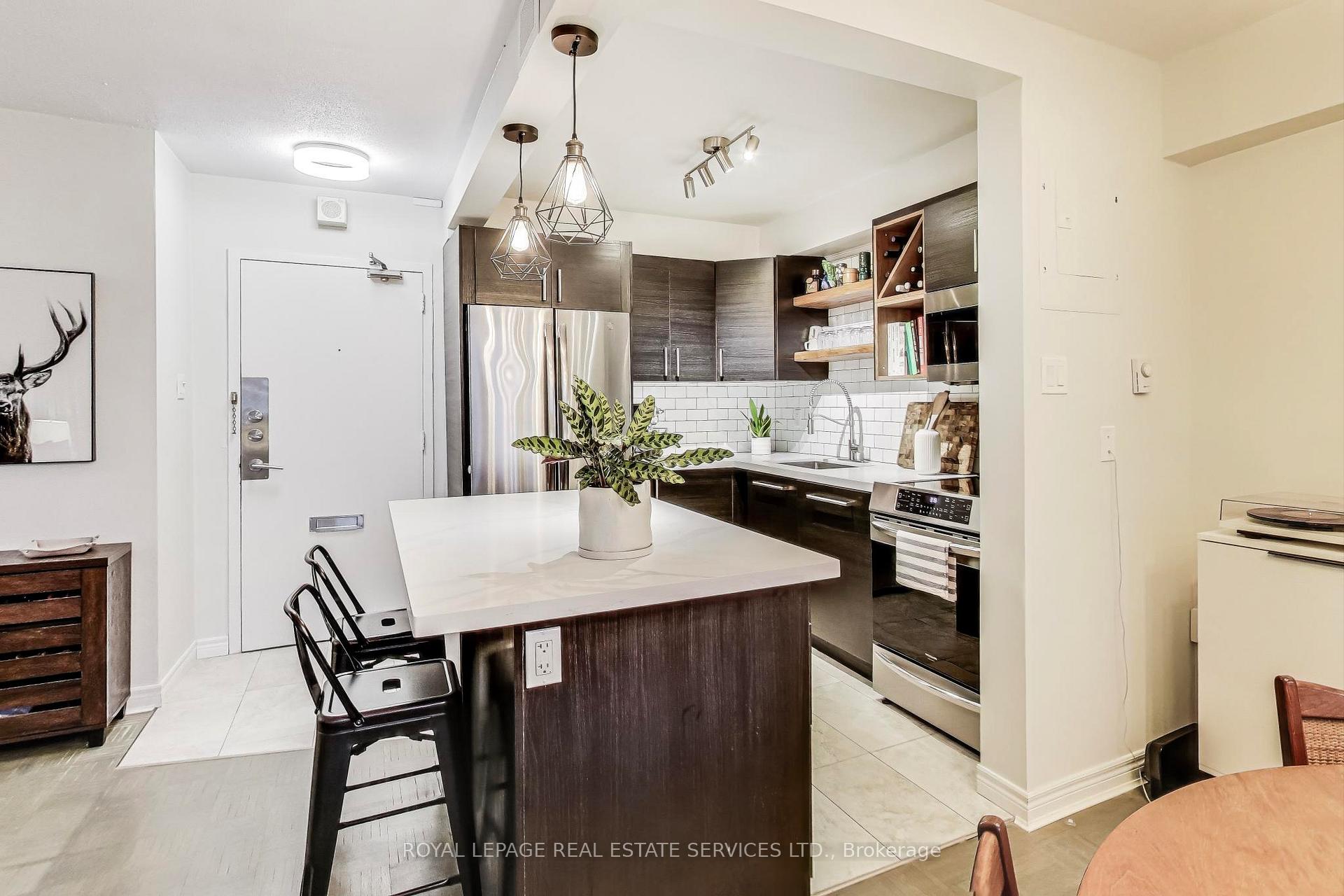 Photo 4 of Unit 1003, 30 Gloucester Street, Toronto, Church-Yonge Corridor — HOMEH