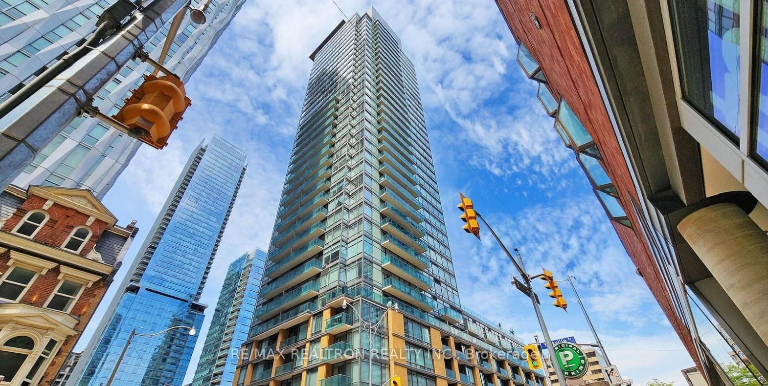 Front of Unit 1404, 18 Yorkville Avenue