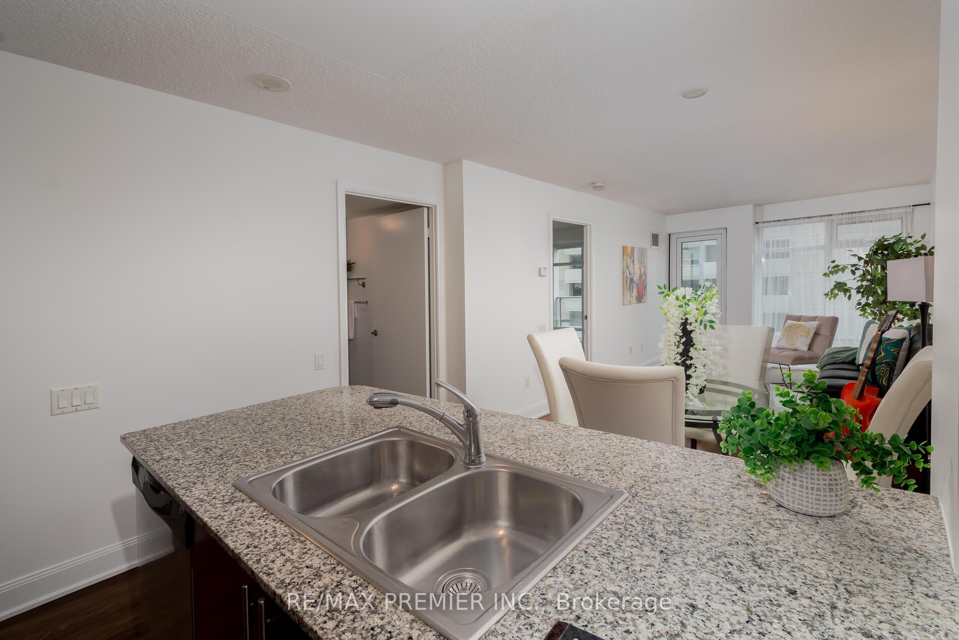 Photo 4 of Unit 1512, 2191 Yonge Street, Toronto, Mount Pleasant West — HOMEH