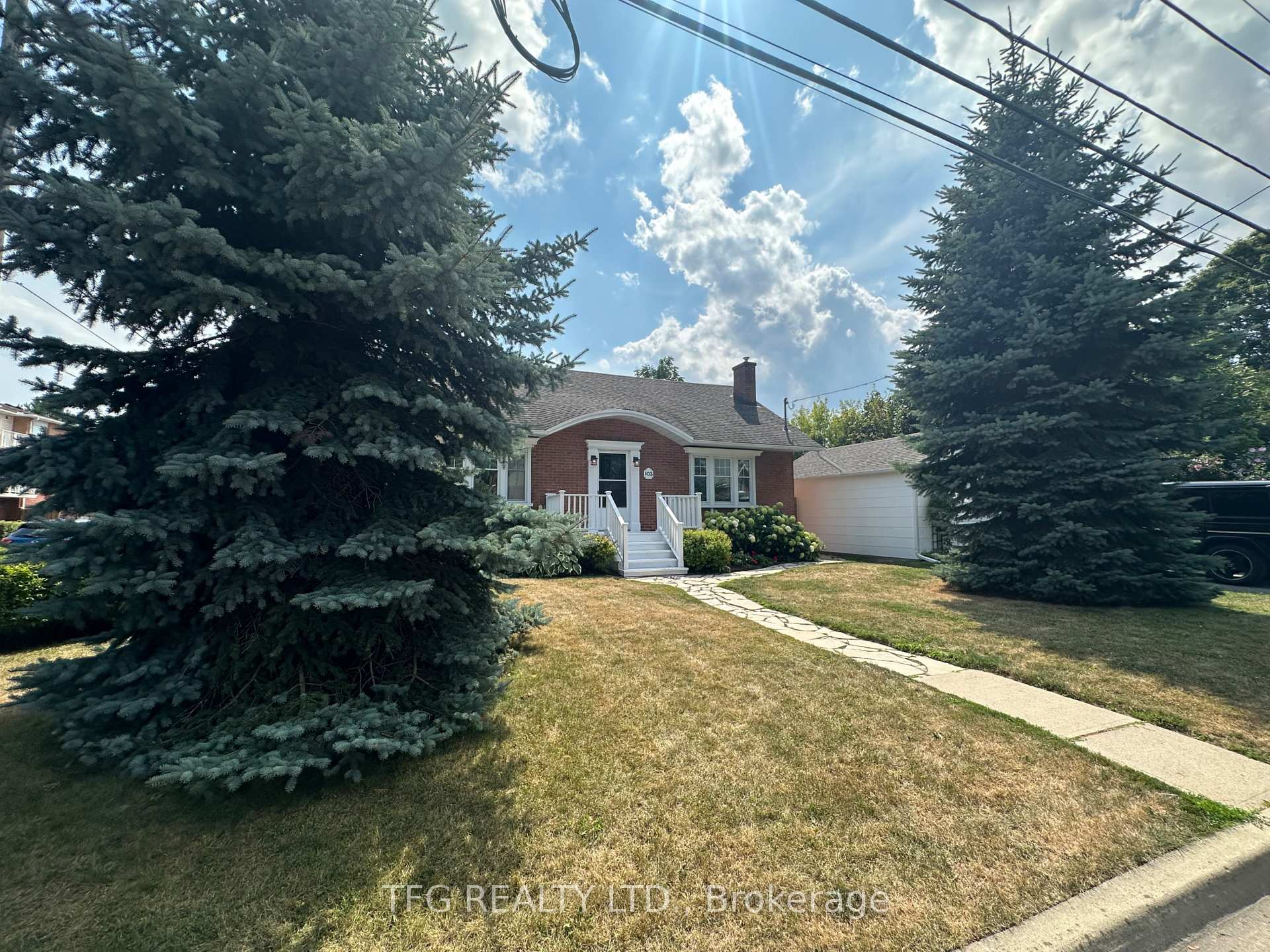 Photo 1 of 103 Wellington Street, Clarington, Bowmanville — HOMEH