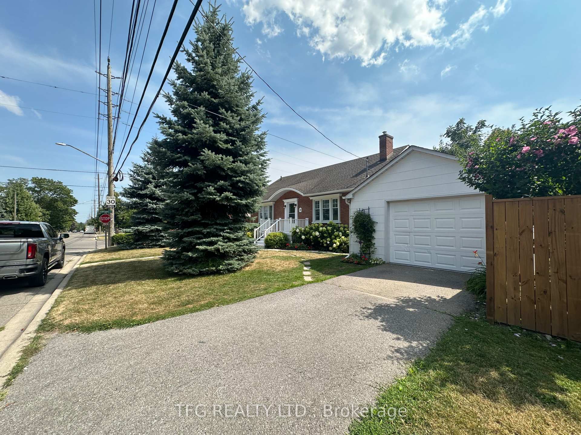 Photo 17 of 103 Wellington Street, Clarington, Bowmanville — HOMEH