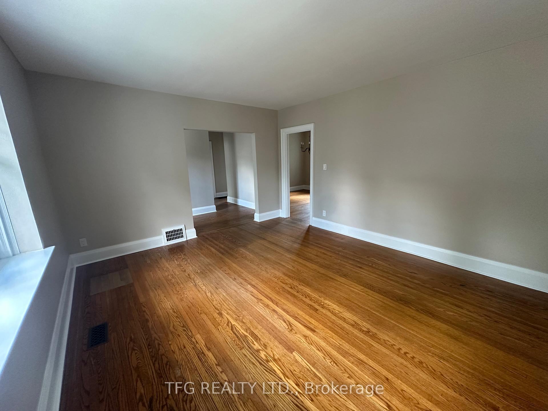 Photo 4 of 103 Wellington Street, Clarington, Bowmanville — HOMEH