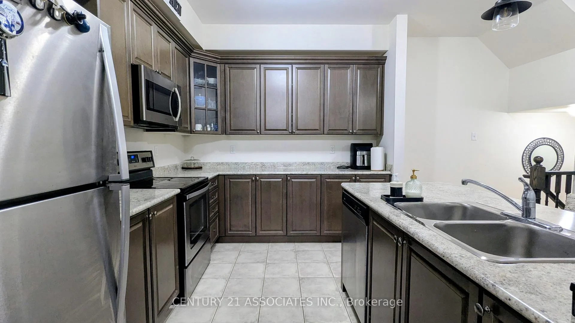 Photo 31 of 24 Savage Drive, Hamilton, Waterdown — HOMEH