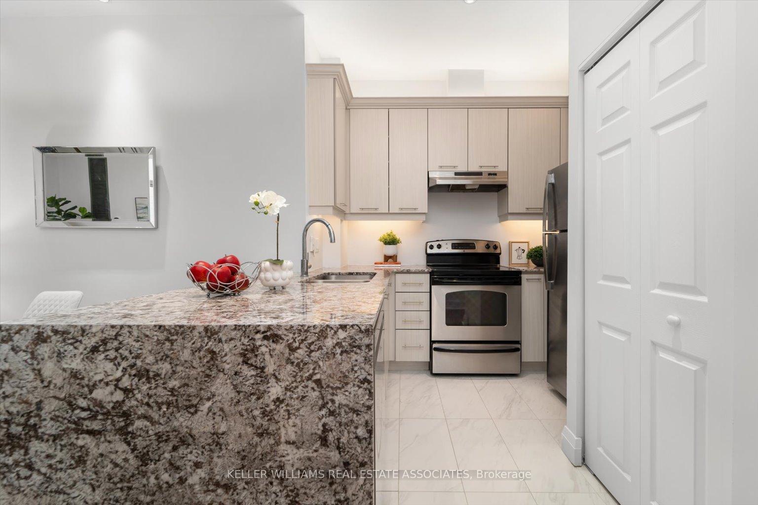Photo 2 of Unit 203, 8 Wellesley Street E, Toronto, Church-Yonge Corridor — HOMEH