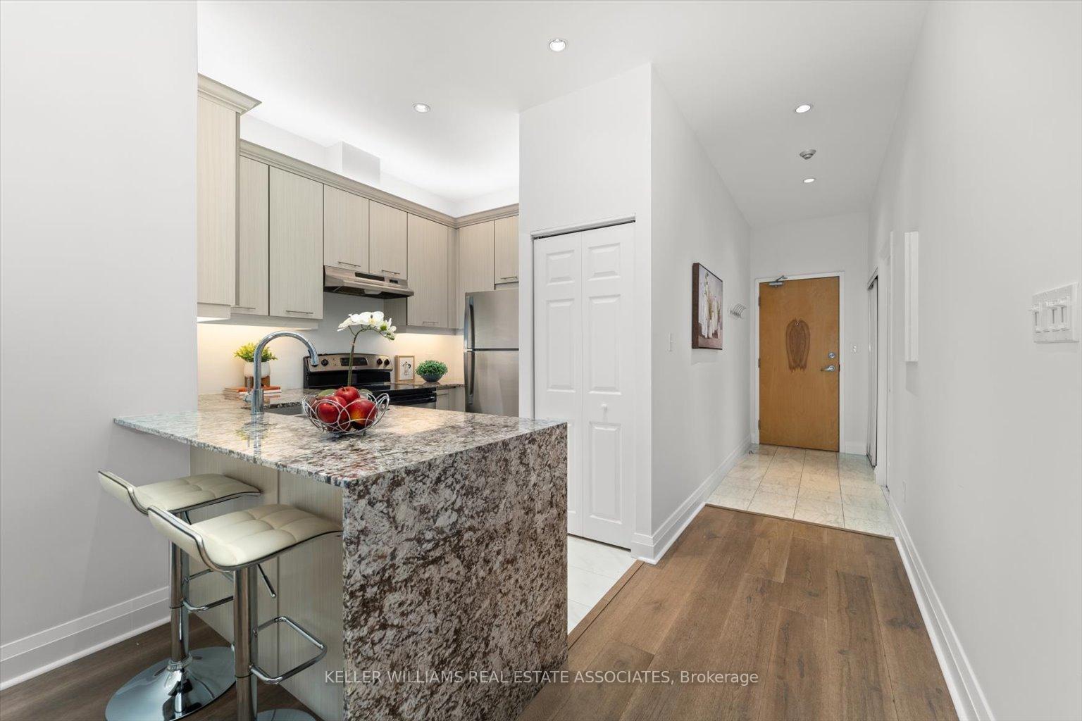 Photo 5 of Unit 203, 8 Wellesley Street E, Toronto, Church-Yonge Corridor — HOMEH