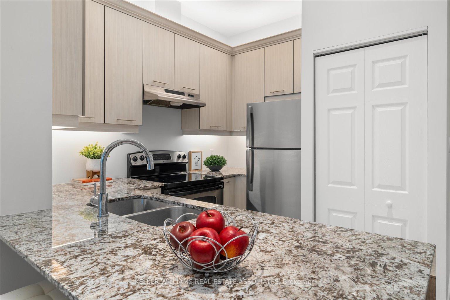 Photo 7 of Unit 203, 8 Wellesley Street E, Toronto, Church-Yonge Corridor — HOMEH