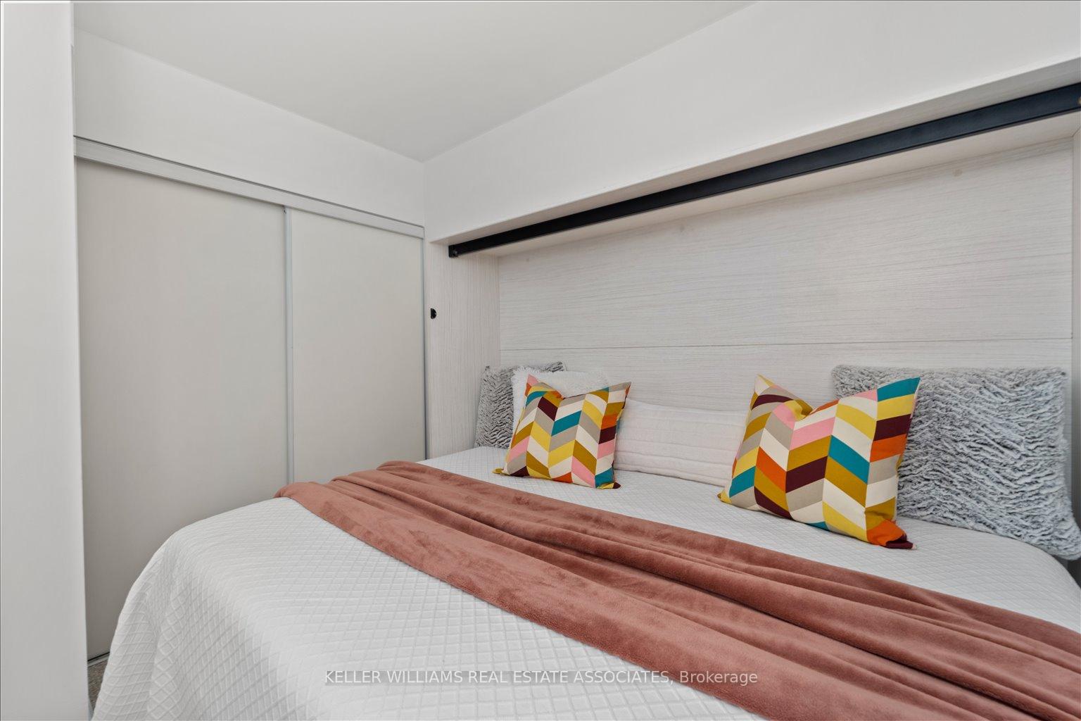 Photo 11 of Unit 203, 8 Wellesley Street E, Toronto, Church-Yonge Corridor — HOMEH