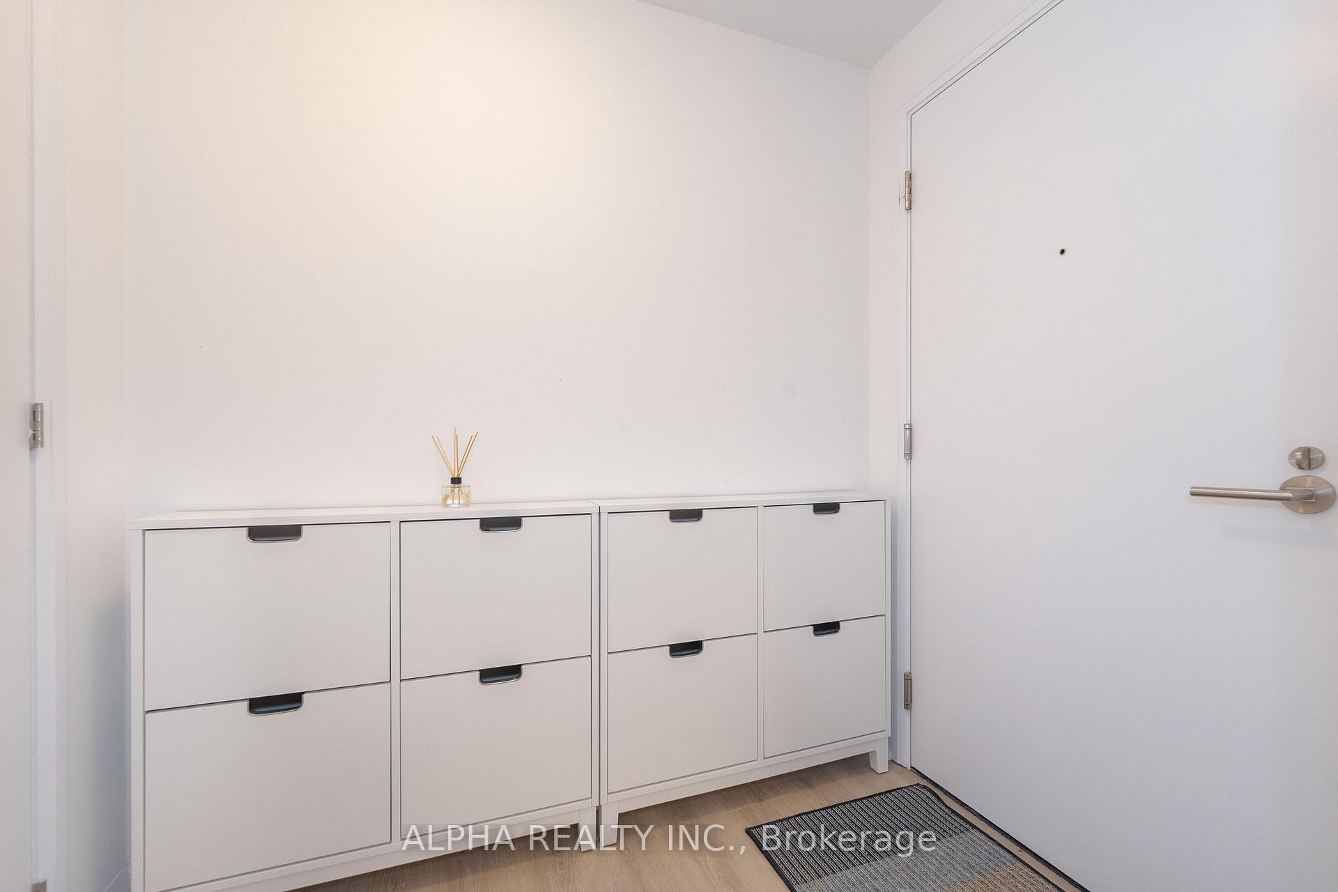Photo 2 of Unit 2017, 50 Dunfield Avenue, Toronto, Mount Pleasant West — HOMEH