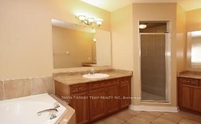 Photo 12 of 49 Penhurst Drive, Whitby, Brooklin — HOMEH