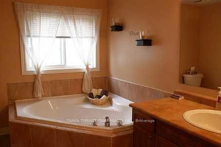 Photo 13 of 49 Penhurst Drive, Whitby, Brooklin — HOMEH
