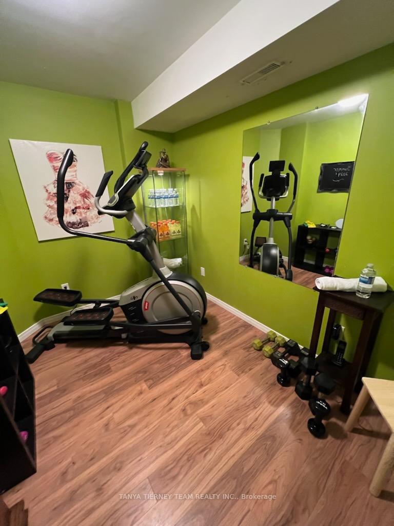 Photo 17 of 49 Penhurst Drive, Whitby, Brooklin — HOMEH