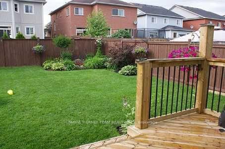 Photo 9 of 49 Penhurst Drive, Whitby, Brooklin — HOMEH