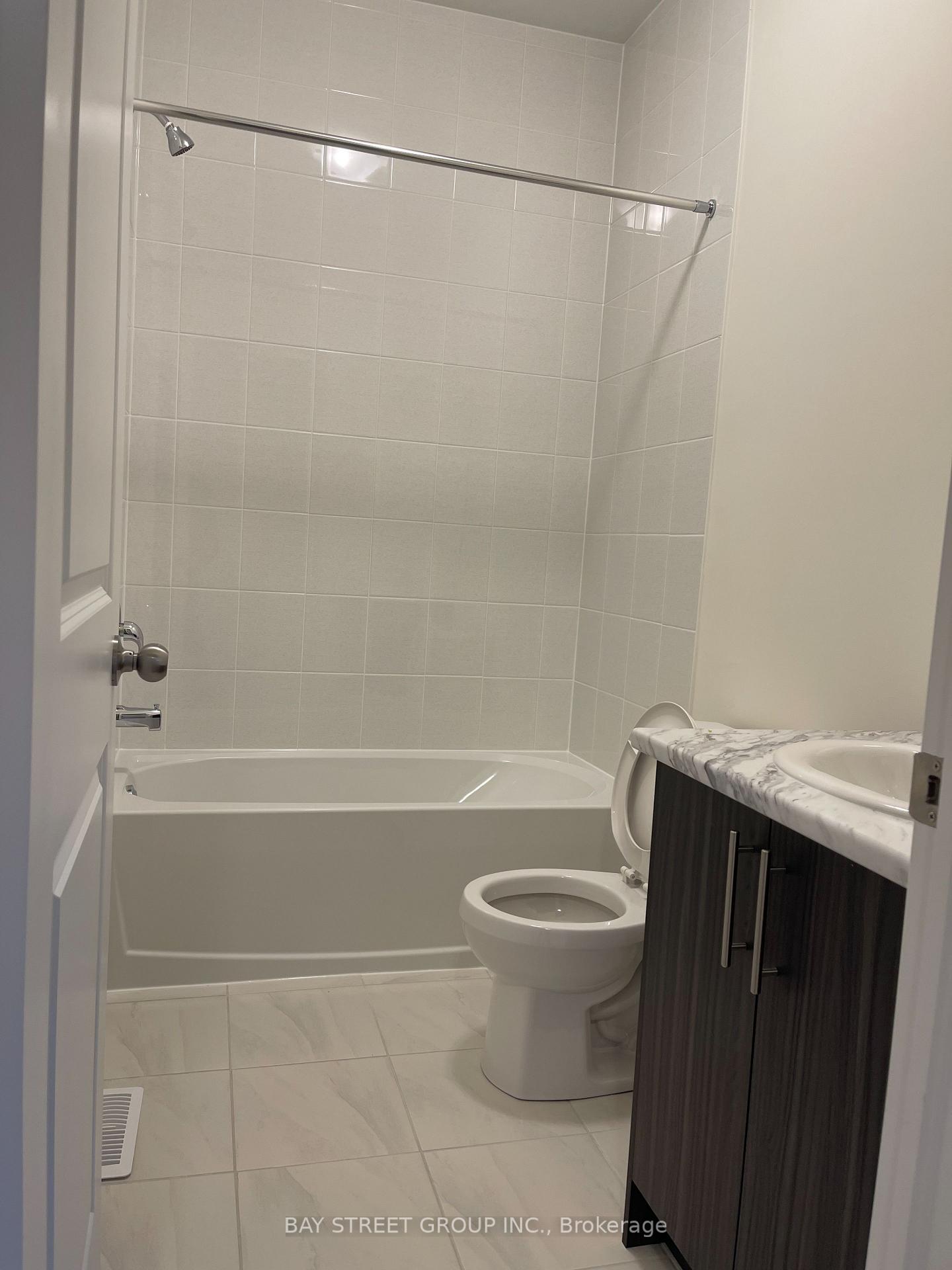 Photo 3 of 3173 Blazing Star Avenue, Pickering, Rural Pickering — HOMEH
