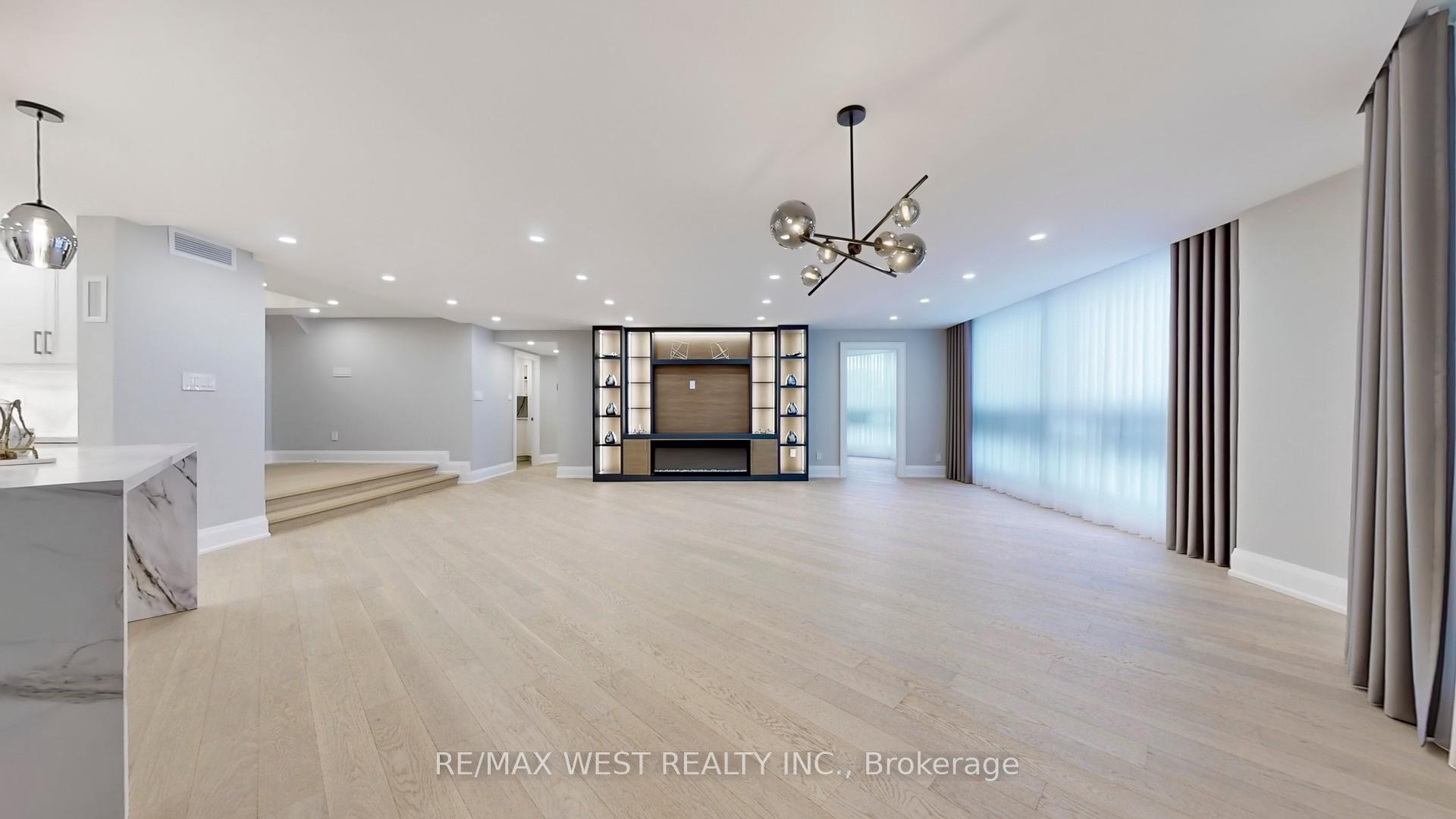 Photo 3 of Unit 801, 240 Heath Street W, Toronto, Forest Hill South — HOMEH