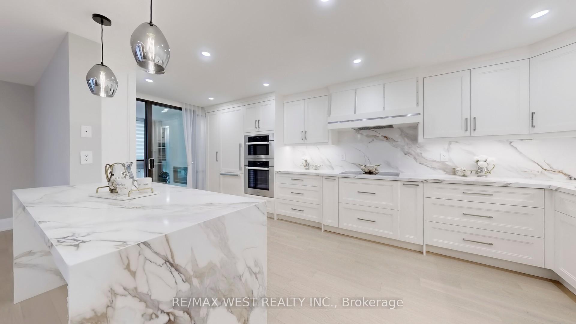 Photo 4 of Unit 801, 240 Heath Street W, Toronto, Forest Hill South — HOMEH