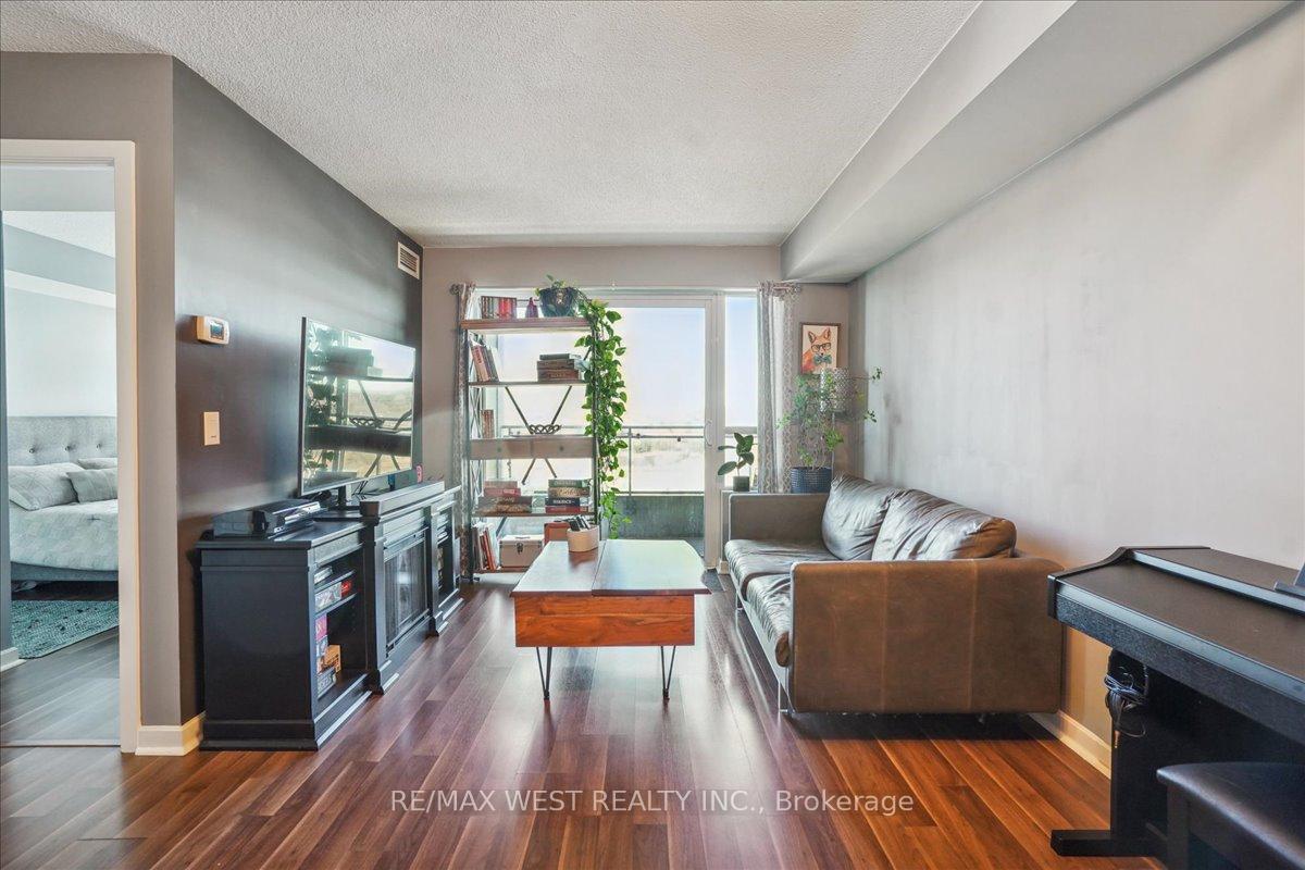 Photo 10 of Unit 1105, 1235 Bayly Street, Pickering, Bay Ridges — HOMEH