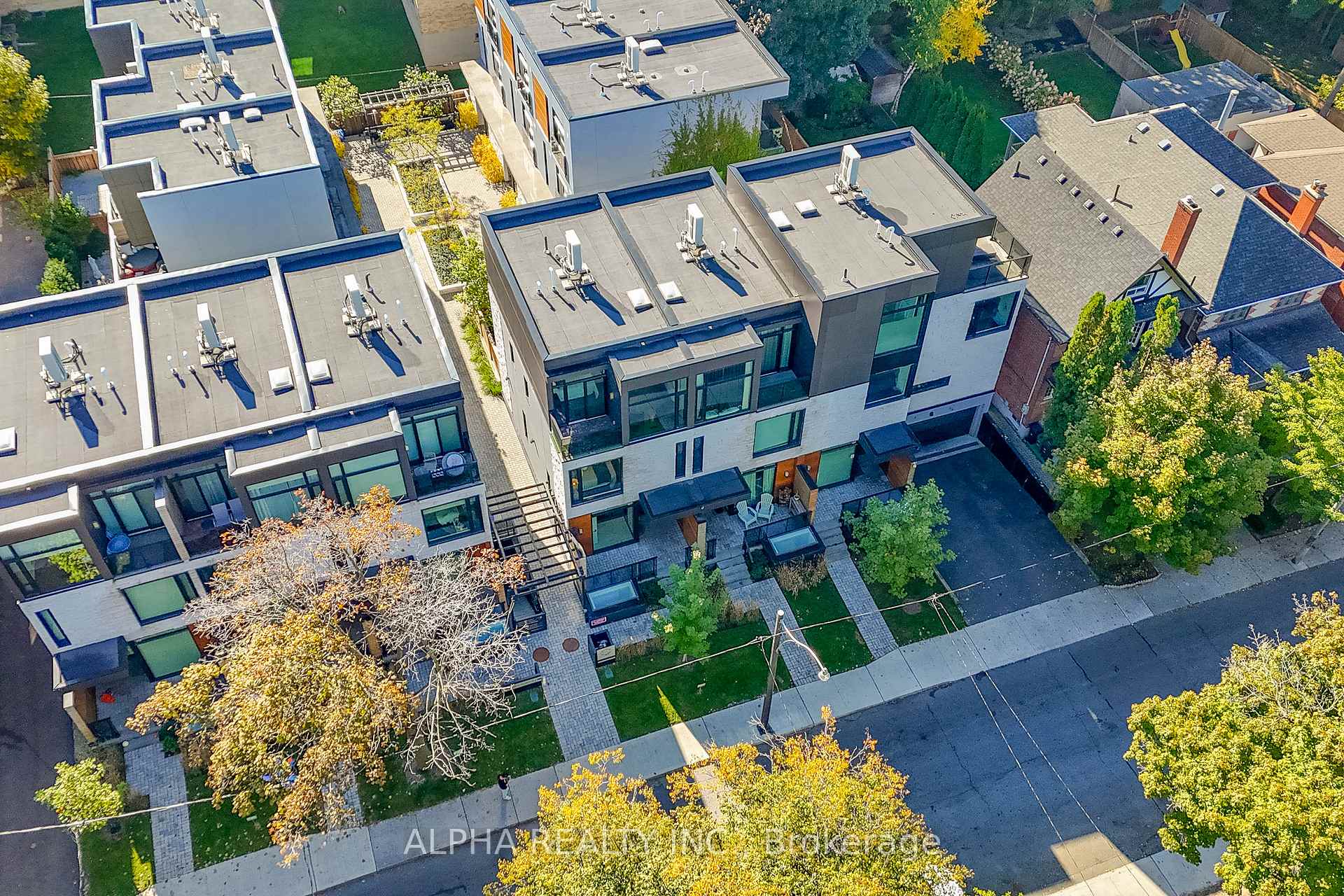 Photo 23 of 129 Roselawn Avenue, Toronto, Yonge-Eglinton — HOMEH