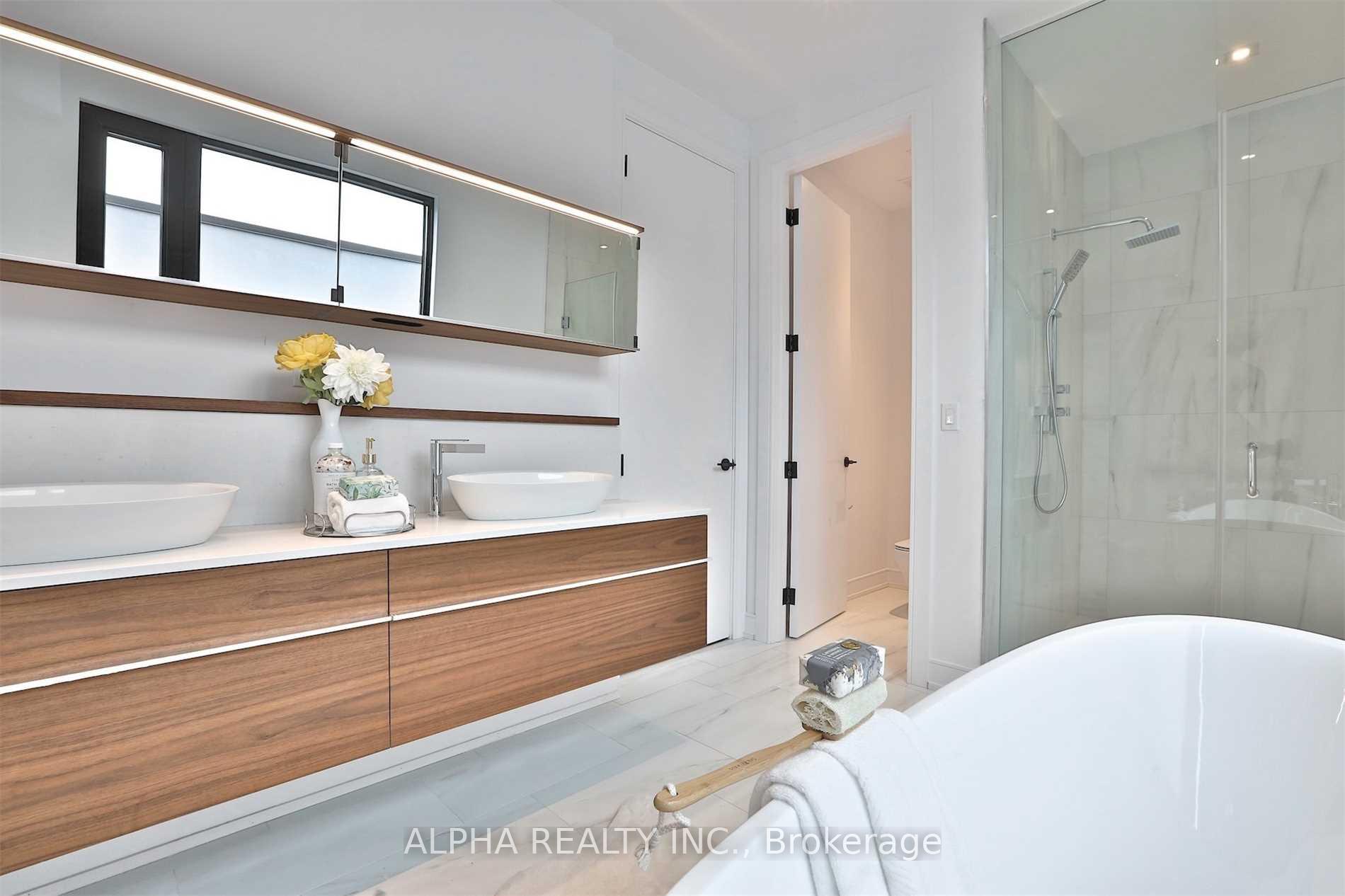 Photo 17 of 129 Roselawn Avenue, Toronto, Yonge-Eglinton — HOMEH