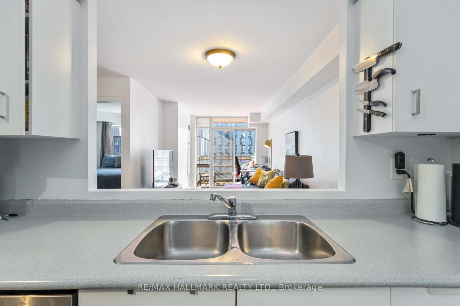 Photo 3 of Unit 804, 70 Mill Street, Toronto, Waterfront Communities — HOMEH