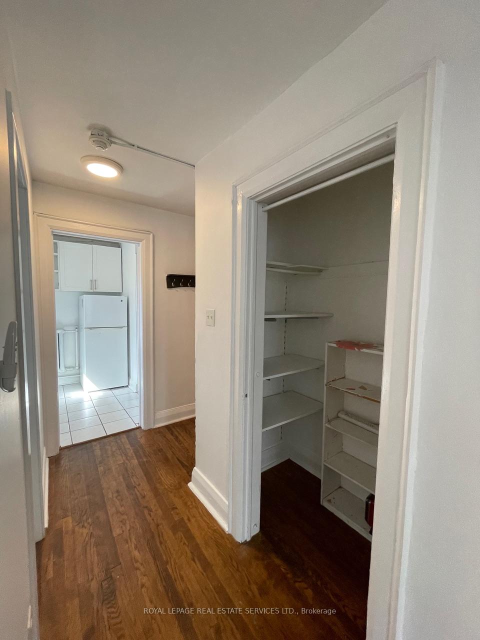 Photo 3 of Unit D, 136 Avenue Road, Toronto, The Annex — HOMEH