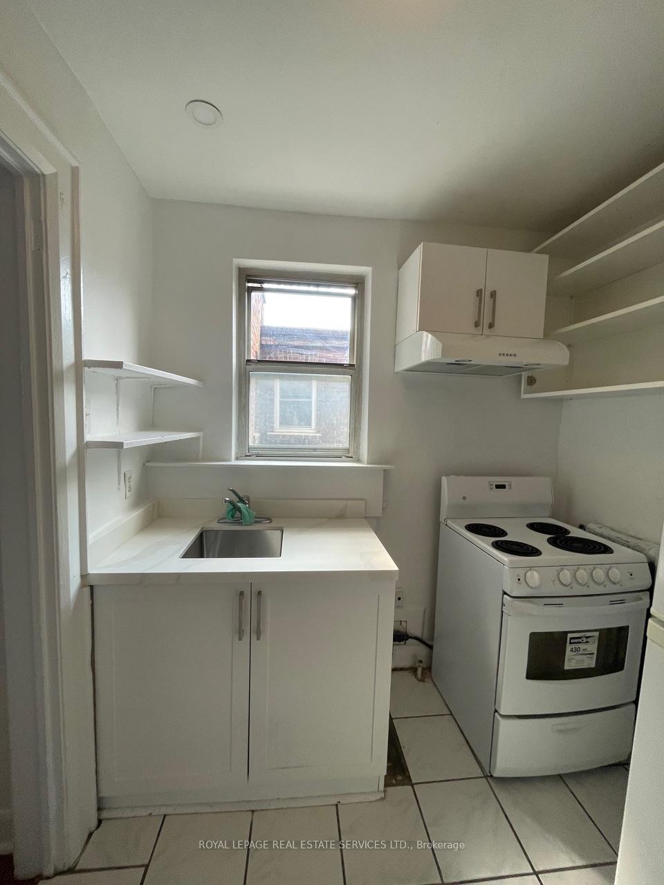 Photo 7 of Unit D, 136 Avenue Road, Toronto, The Annex — HOMEH