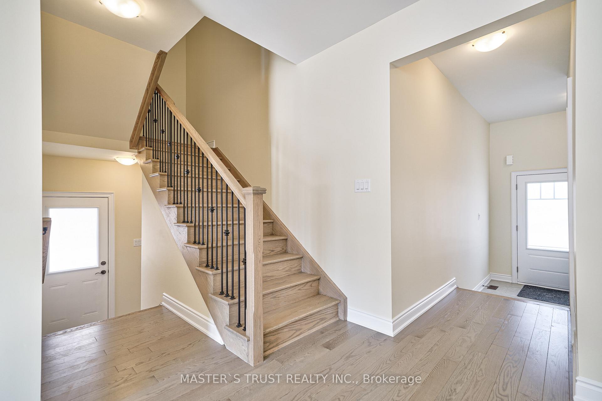 Photo 4 of 126 Lorne Thomas Place, New Tecumseth, Alliston — HOMEH