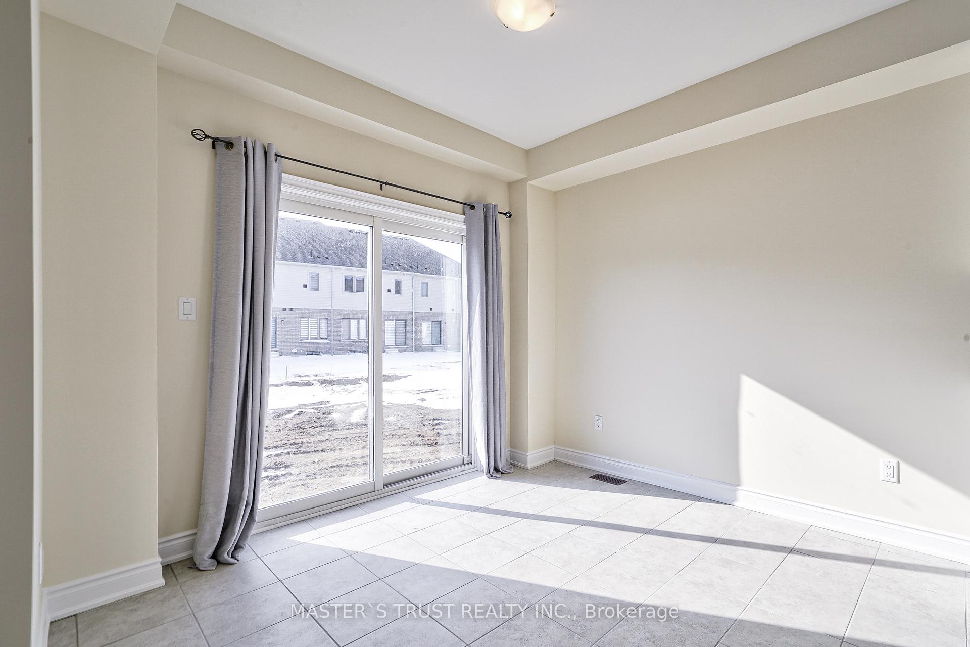 Photo 10 of 126 Lorne Thomas Place, New Tecumseth, Alliston — HOMEH