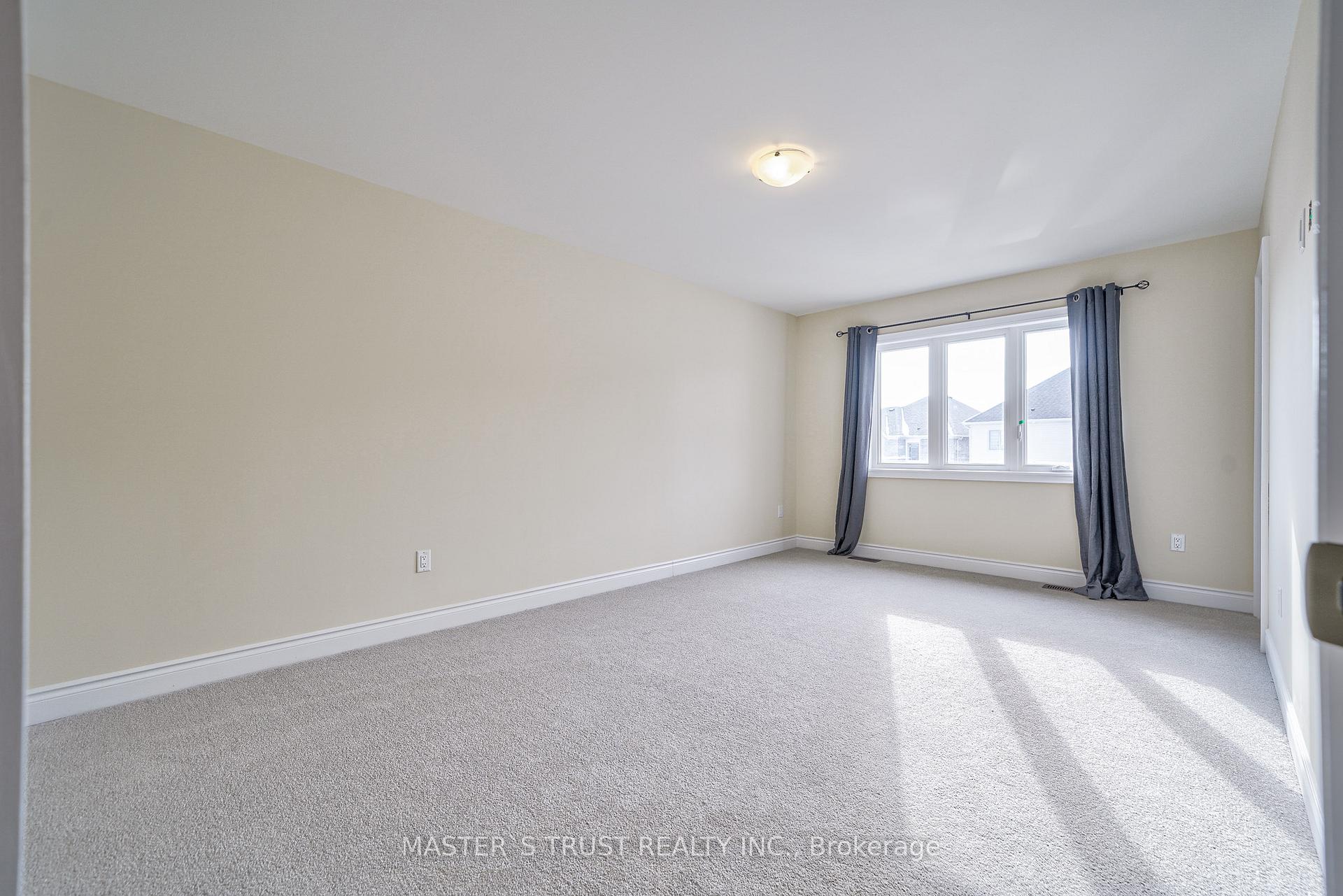 Photo 2 of 126 Lorne Thomas Place, New Tecumseth, Alliston — HOMEH