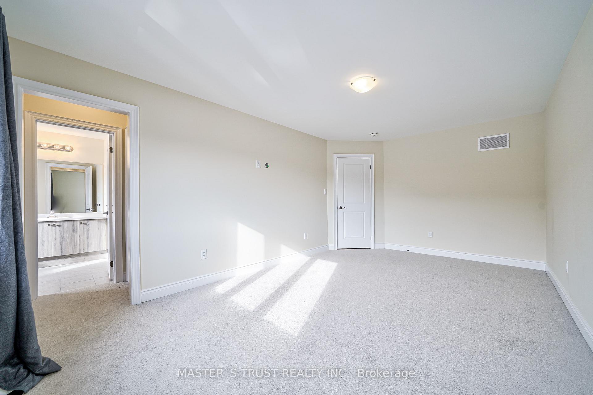 Photo 23 of 126 Lorne Thomas Place, New Tecumseth, Alliston — HOMEH