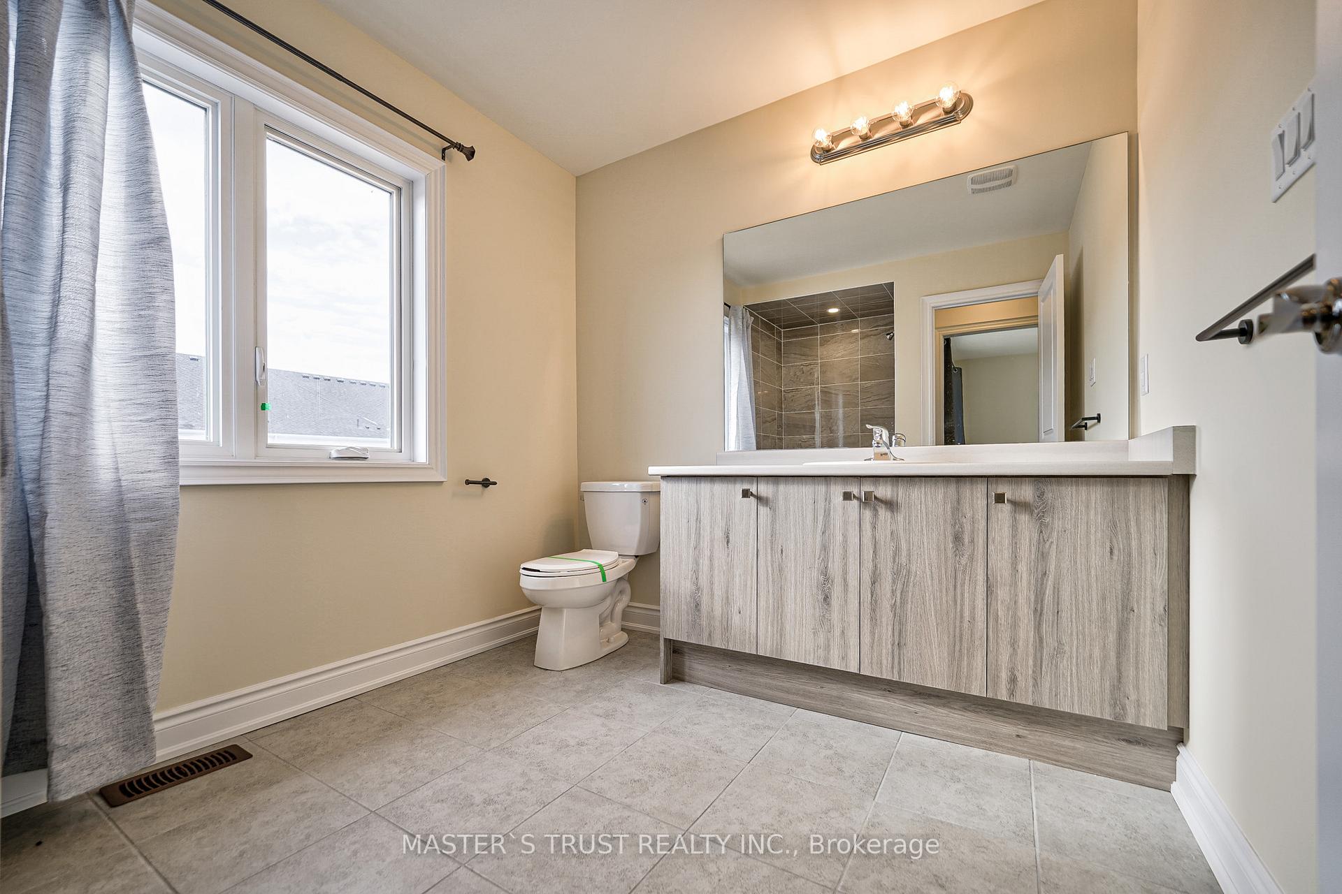 Photo 15 of 126 Lorne Thomas Place, New Tecumseth, Alliston — HOMEH