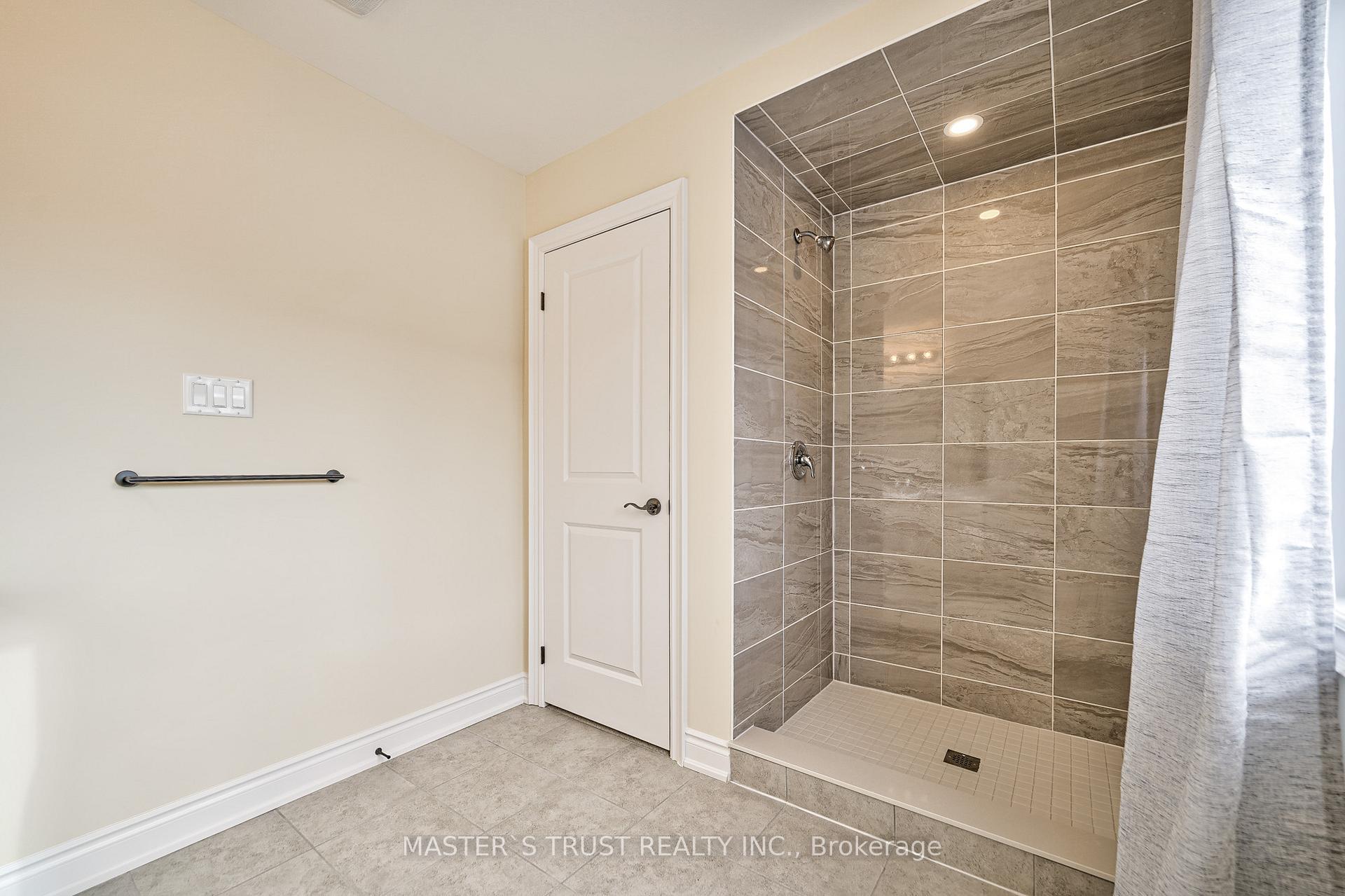 Photo 22 of 126 Lorne Thomas Place, New Tecumseth, Alliston — HOMEH
