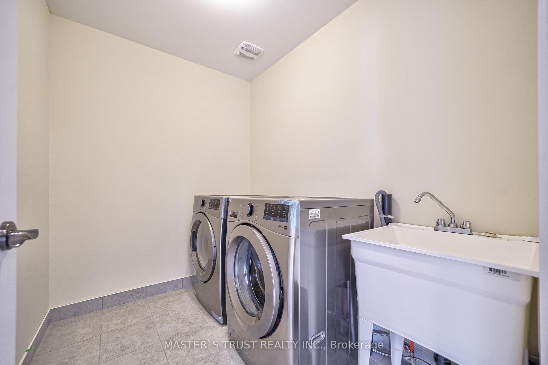 Photo 5 of 126 Lorne Thomas Place, New Tecumseth, Alliston — HOMEH