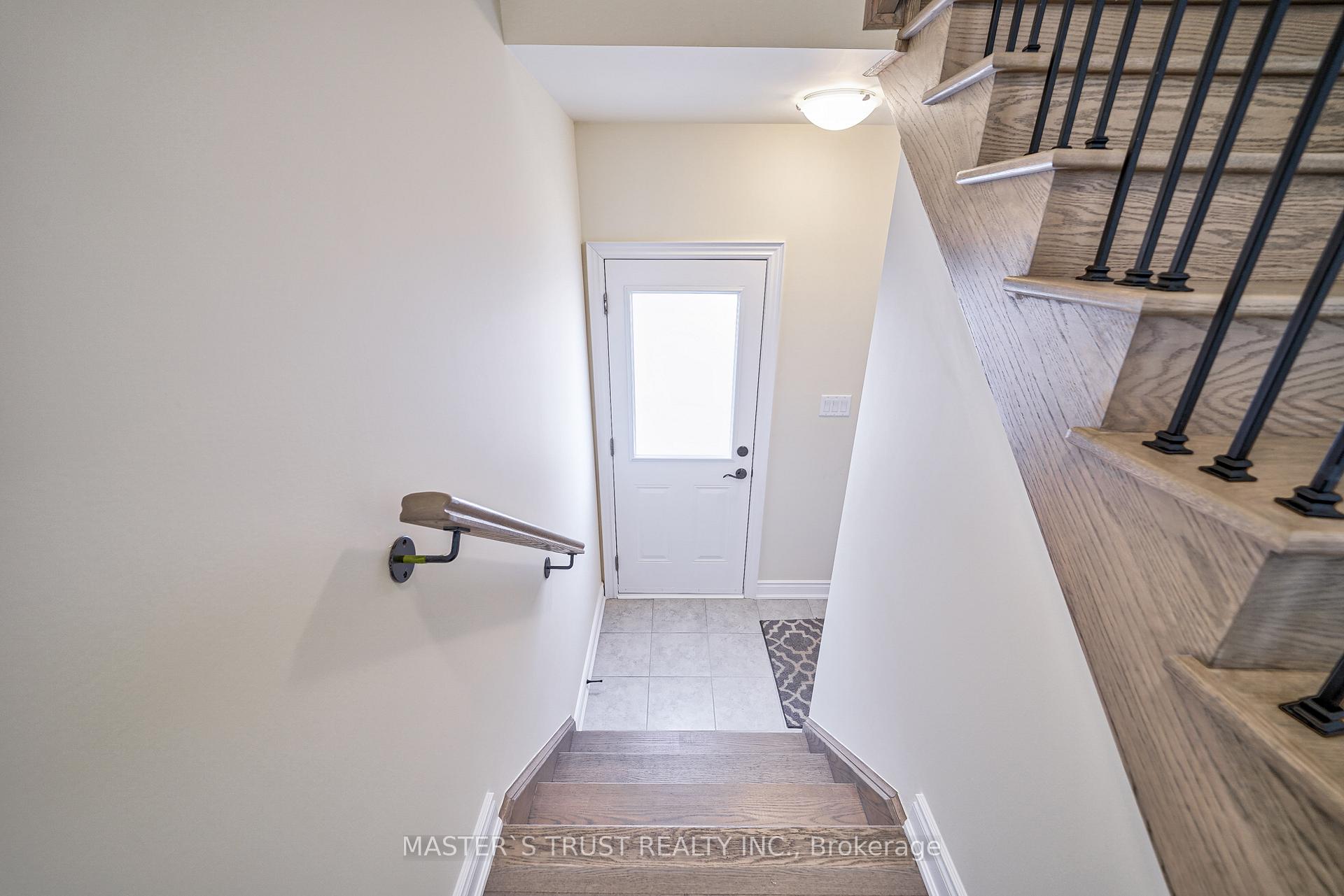 Photo 21 of 126 Lorne Thomas Place, New Tecumseth, Alliston — HOMEH
