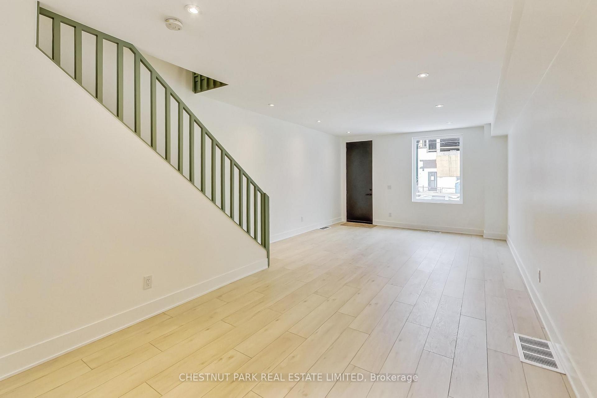 Photo 3 of 220 Albany Avenue, Toronto, The Annex — HOMEH