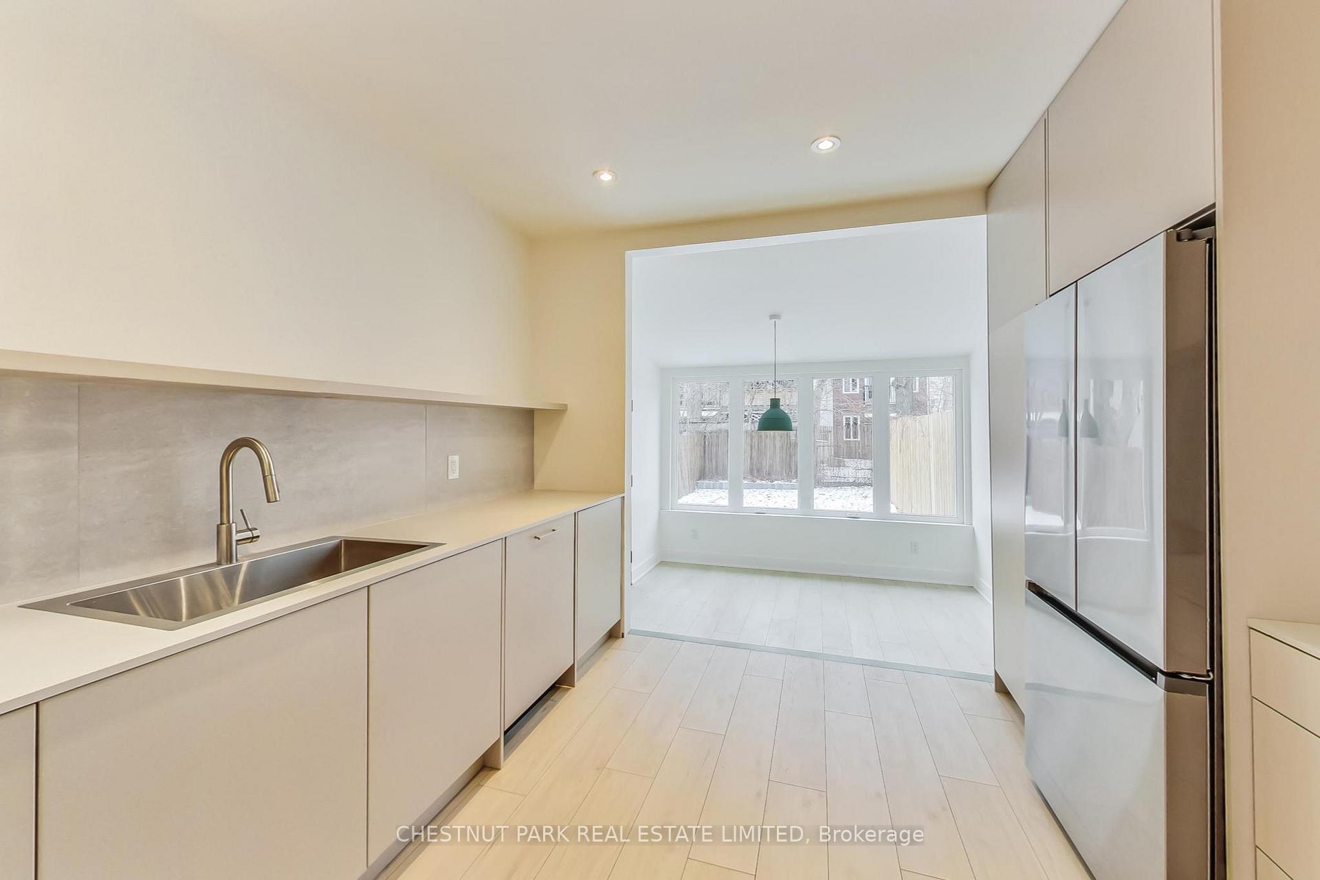 Photo 8 of 220 Albany Avenue, Toronto, The Annex — HOMEH
