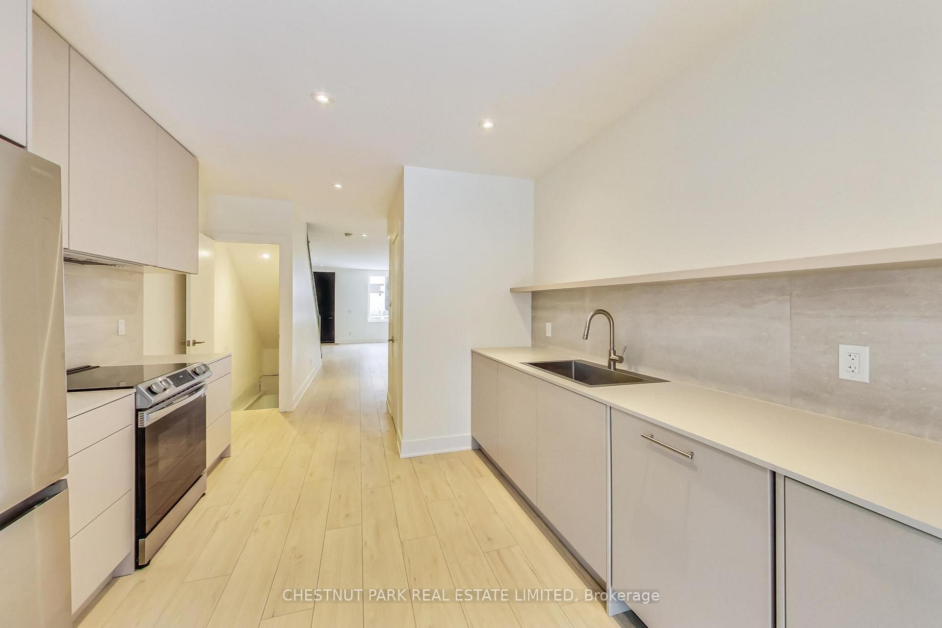 Photo 7 of 220 Albany Avenue, Toronto, The Annex — HOMEH
