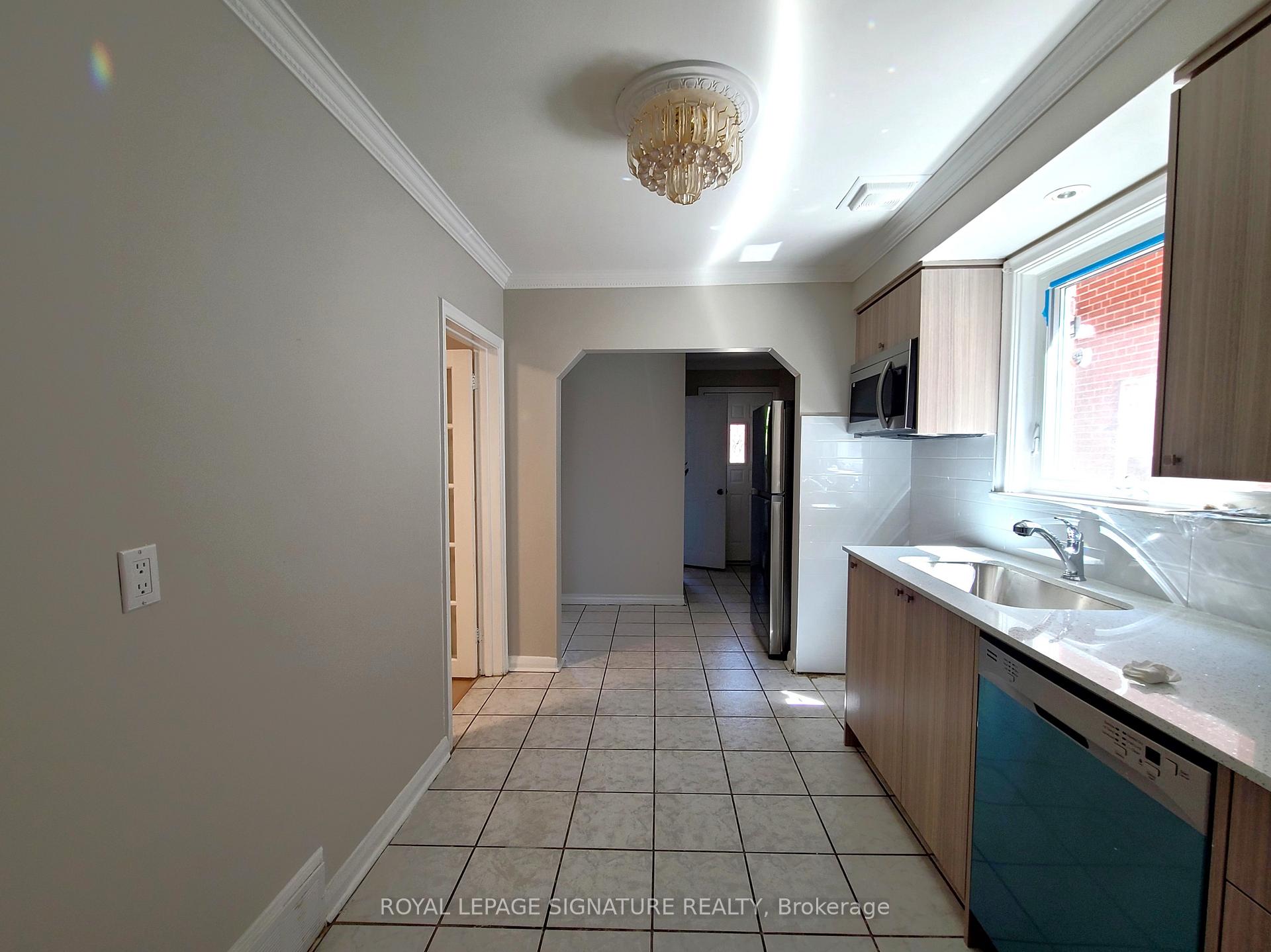Photo 4 of Unit Main, 79 Marlee Avenue, Toronto, Forest Hill North — HOMEH