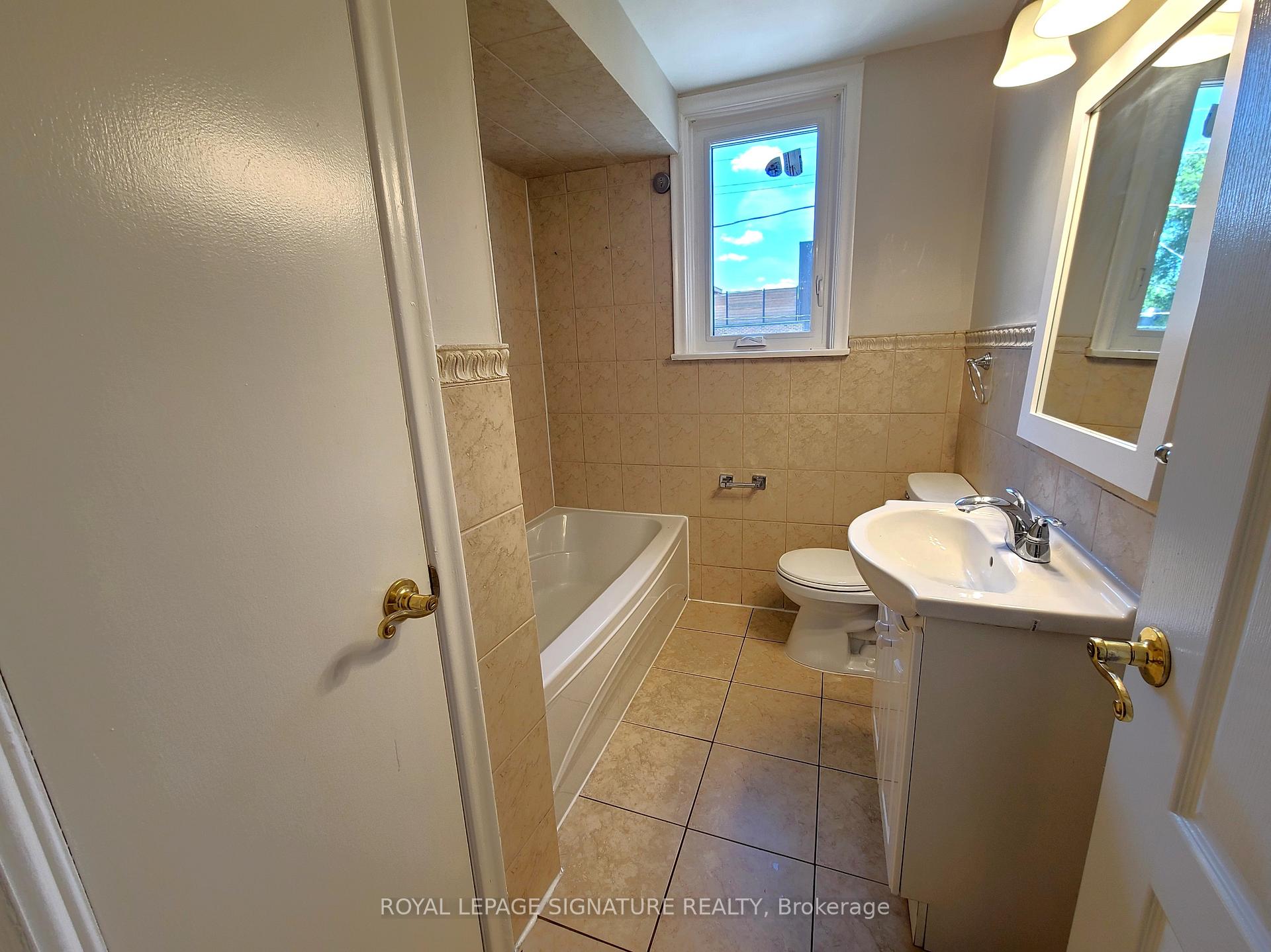 Photo 10 of Unit Main, 79 Marlee Avenue, Toronto, Forest Hill North — HOMEH