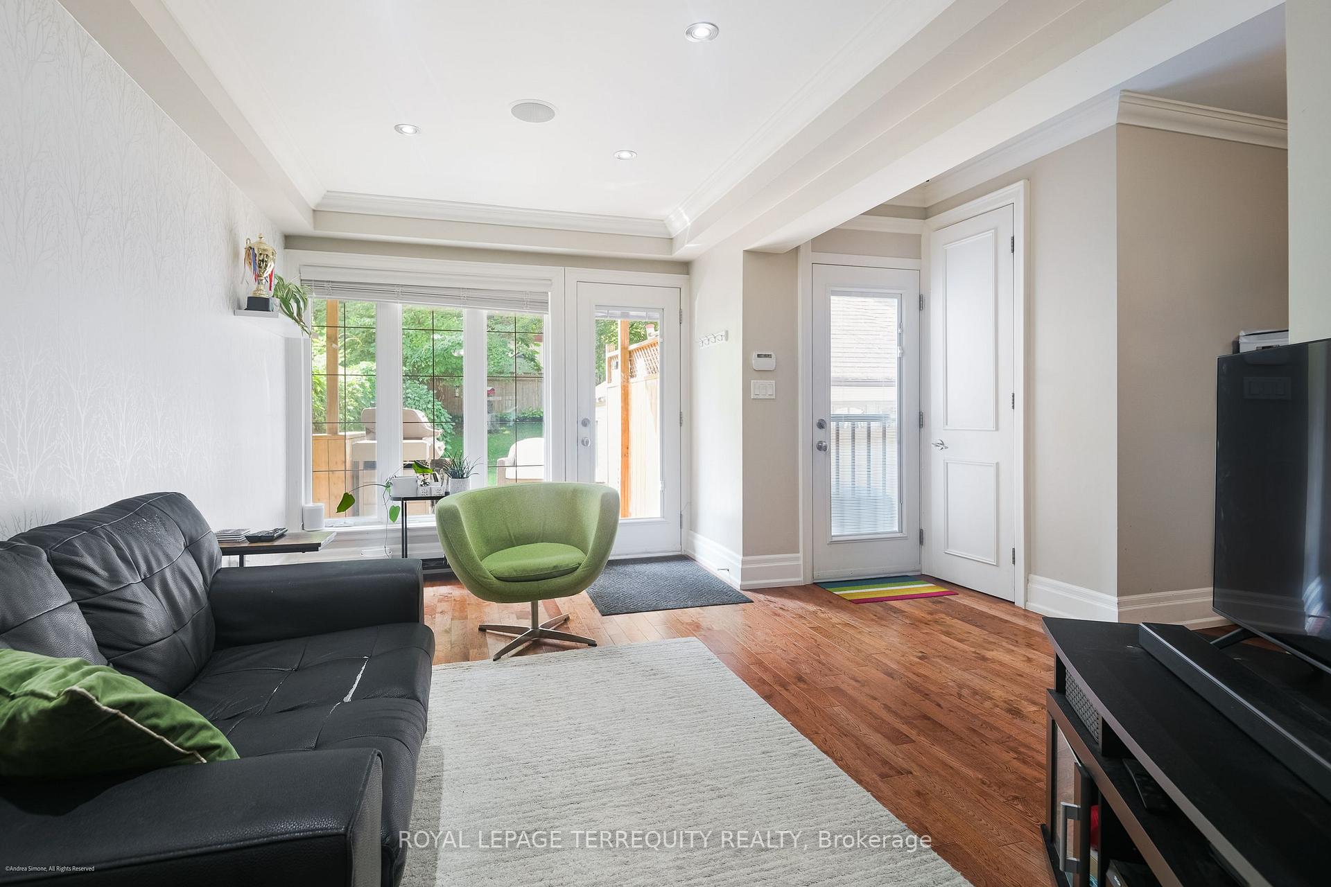Photo 11 of 137 Hillsdale Avenue E, Toronto, Mount Pleasant East — HOMEH