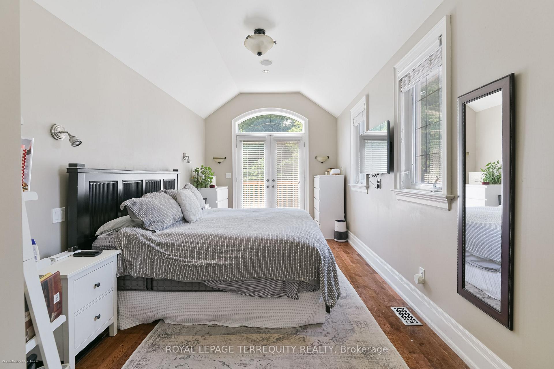 Photo 17 of 137 Hillsdale Avenue E, Toronto, Mount Pleasant East — HOMEH