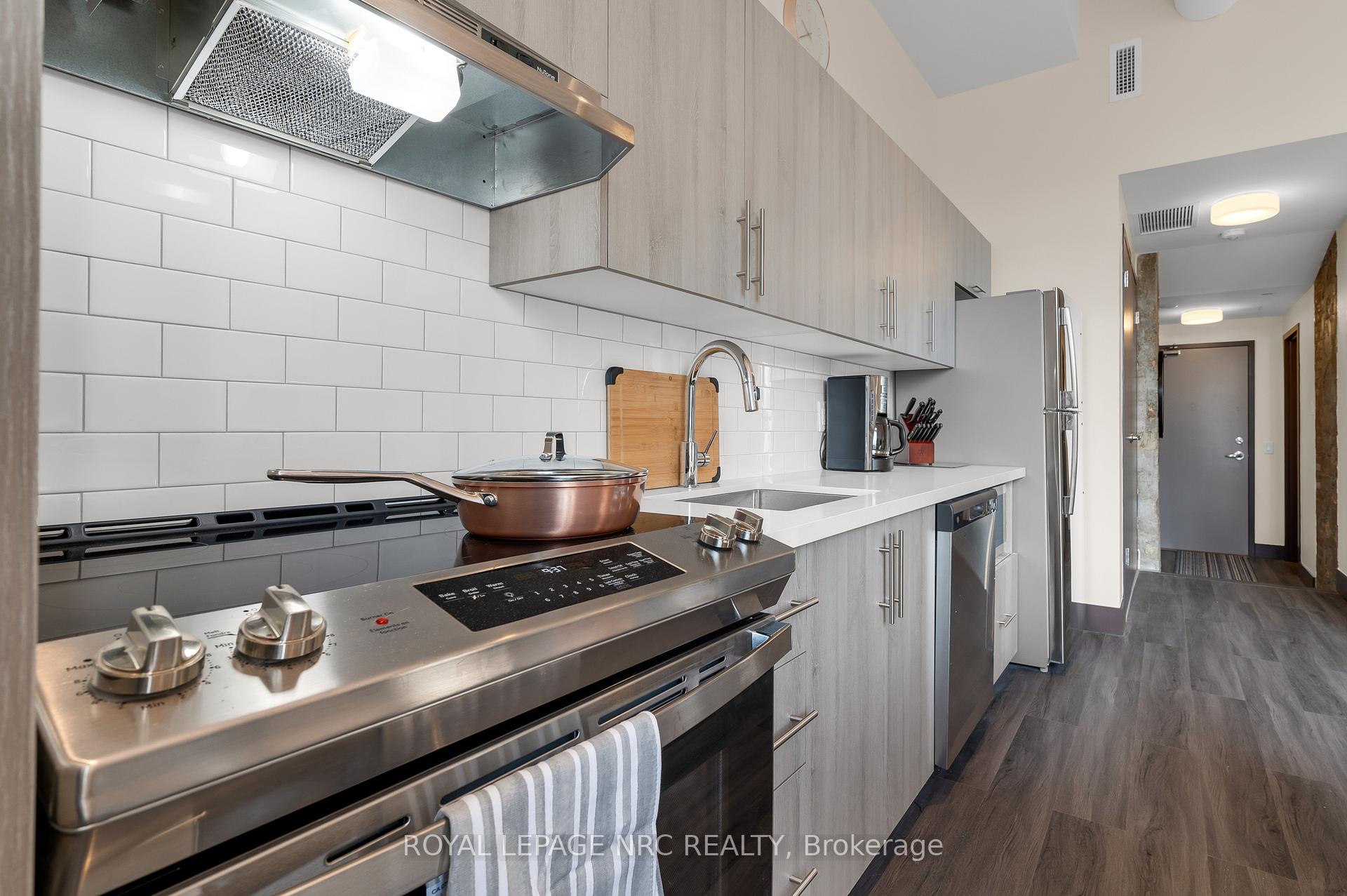Photo 5 of Unit 204, 121 King Street E, Hamilton, Beasley — HOMEH
