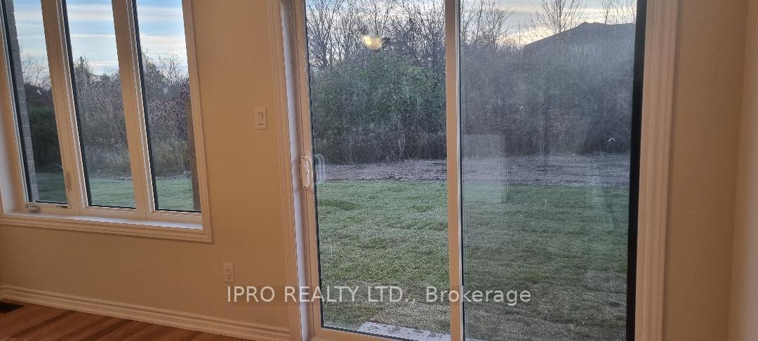 Photo 4 of 2082 Coppenwood Common, Burlington, Tyandaga — HOMEH
