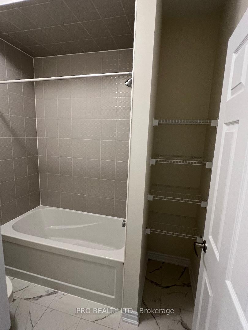 Photo 11 of 2082 Coppenwood Common, Burlington, Tyandaga — HOMEH