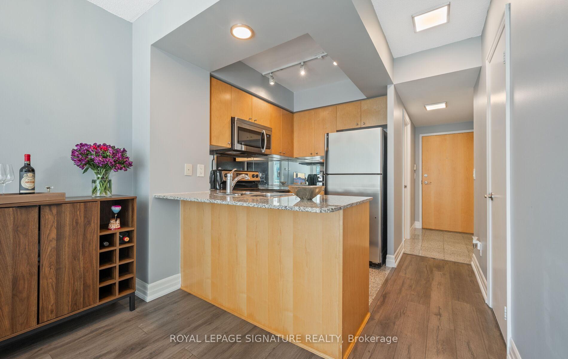 Photo 15 of Unit 1405, 8 Scollard Street, Toronto, The Annex — HOMEH