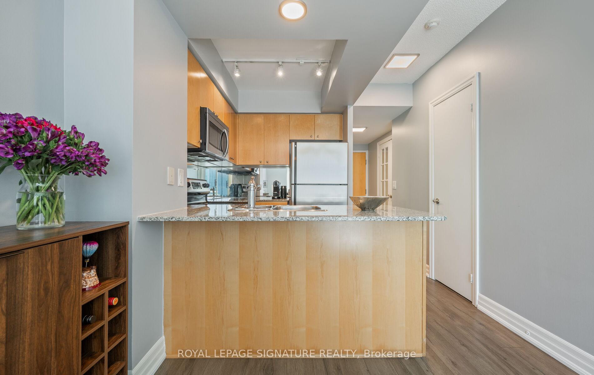 Photo 25 of Unit 1405, 8 Scollard Street, Toronto, The Annex — HOMEH