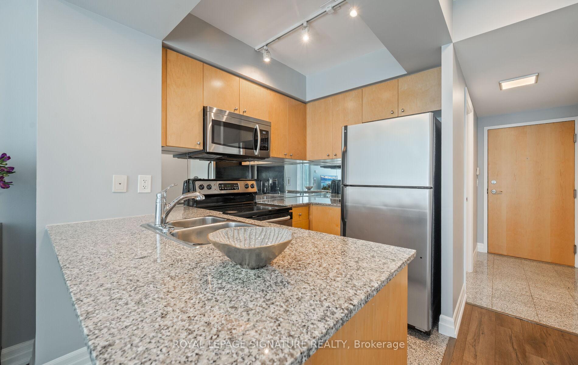 Photo 29 of Unit 1405, 8 Scollard Street, Toronto, The Annex — HOMEH