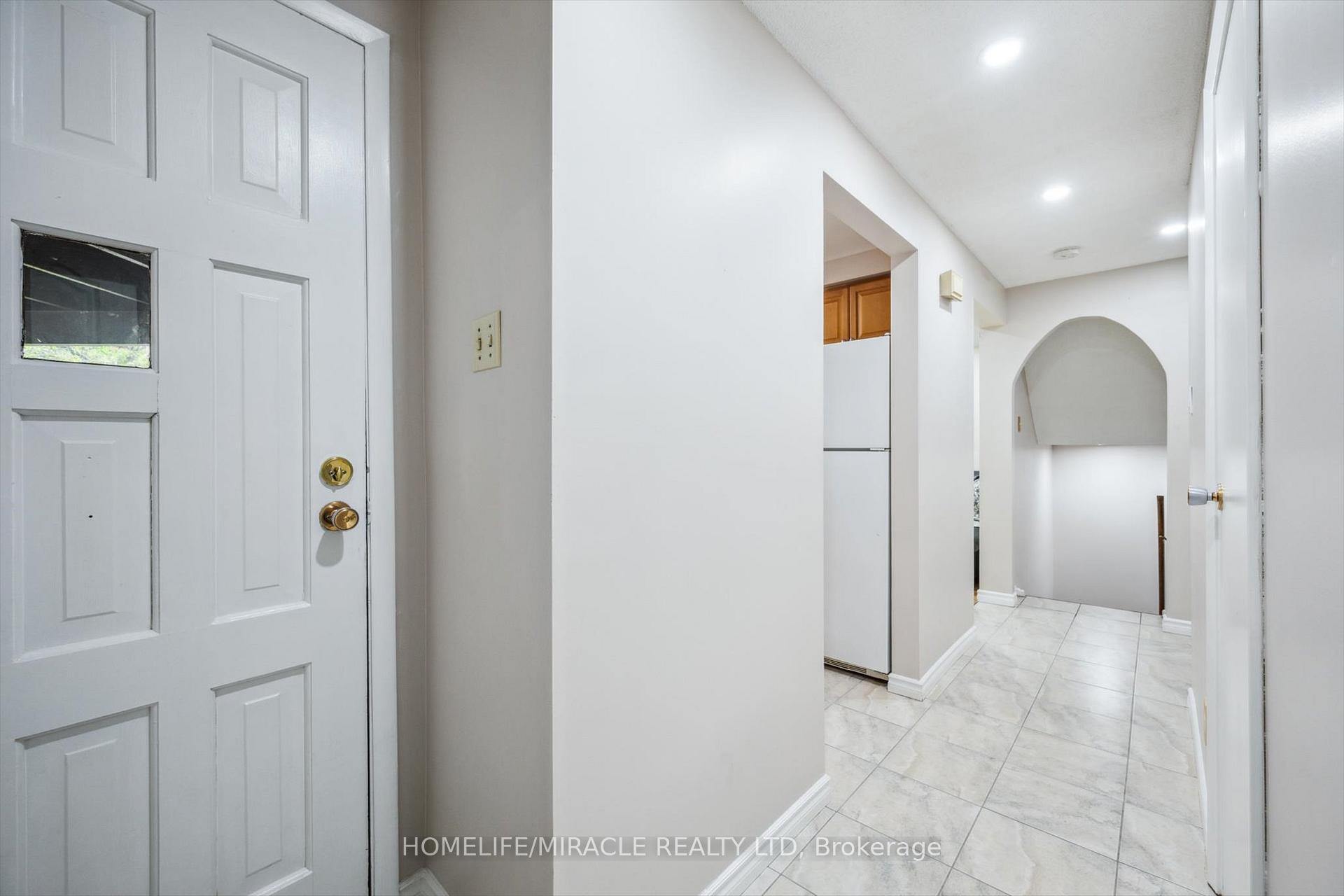 Photo 2 of Unit 22, 28 Underhill Crescent, Kitchener — HOMEH